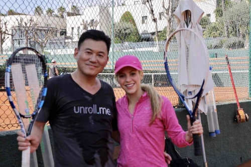 Played Tennis with Shakira again.  She is getting better.....ã‚·ãƒ£ã‚­ãƒ¼ãƒ©ã¨ä¹…ã€…ã«ãƒ†ãƒ‹ã‚¹ 

Foto compartilhada por Hiroshi Mikitani.
