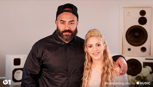 Sintonicen @Beats1 en 30min para escuchar el programa de Shakira! CompartirÃ¡ sus canciones favoritas en inglÃ©s! http://beats1.com  SHQ

Tune in to @Beats1 now. Shak will play some of her favorite songs in English! http://beats1.com  ShakHQ
