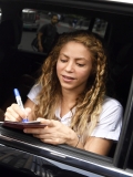 www_shakirabrasil_com~14.jpg