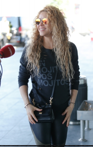 www_shakirabrasil_com00010.jpg