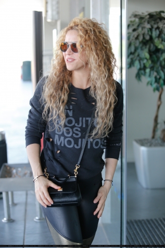 www_shakirabrasil_com00012.jpg