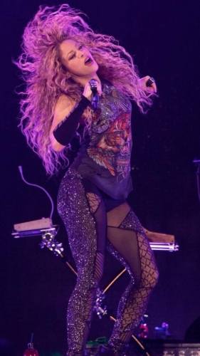 www_shakirabrasil_com~31.jpg