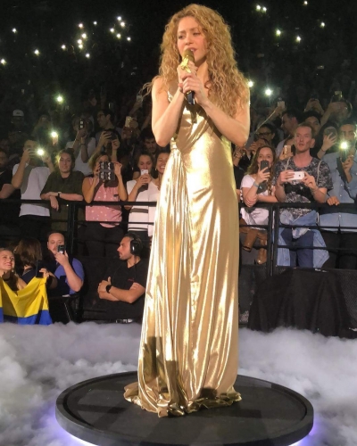 www_shakirabrasil_com~03.jpg