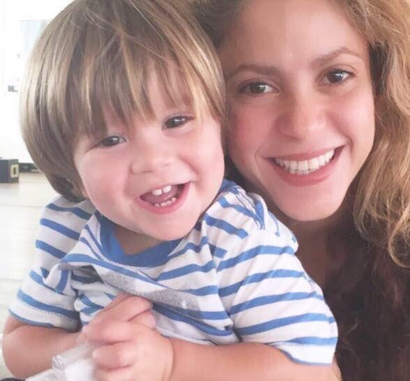 ~ Obrigada por todas as mensagens carinhosas que vocÃªs enviaram ao Sasha enquanto ele estava doente. Agora estÃ¡ tudo sob controle e com a alegria de sempre.

~ Gracias a todos x los mensajes cariÃ±osos a sasha durante los dÃ­as que estuvo enfermito. Ahora todo bajo control y con la alegrÃ­a de siempre.

~ Thanks for all the messages you sent for Sasha while he was sick. Everything is under control now, and he's back to his cheerful self.
