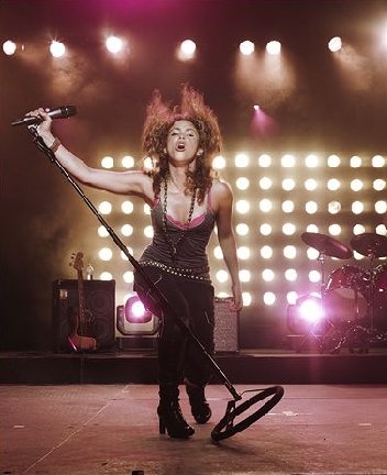 _www_shakirabrasil_com__030.jpg