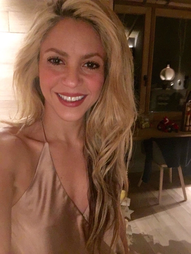 Gracias a todos por regalarme un aÃ±o mÃ¡s disfrutando de hacer mÃºsica y compartiÃ©ndola con ustedes! Mucha paz y alegrÃ­a para este 2017!â€¬ / Thank you all for giving me another year of enjoying music-making and sharing it with all of you! Lots of love, peace and happiness in 2017!

