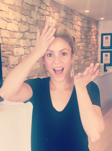 400 million views for my latest Chantaje video! This is my OMG face / 400 millones de reproducciones tiene ya el video de #Chantaje! Shak
