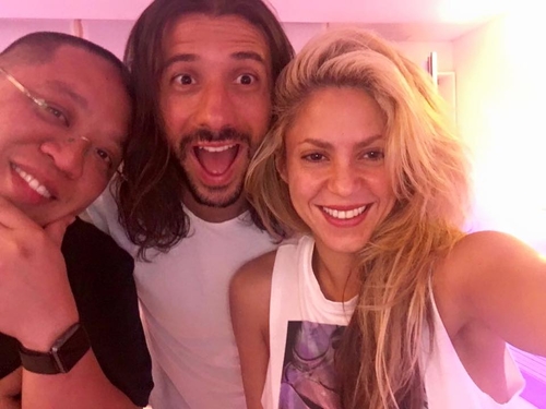 Me diverti bastante trabalhando com vocÃª garota! Shakira Shakira!

Had a great time working you baby girl! Shakira Shakira!

Foto postada por Nasri no Instagram da banda MAGIC!
