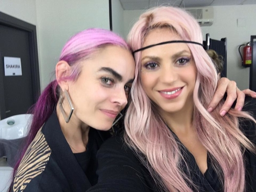 With Bea Matallana in my dressing room, getting ready to take my pig for a walk / Con Bea Matallana, en mi camerino antes de sacar a pasear a Pig Floyd
