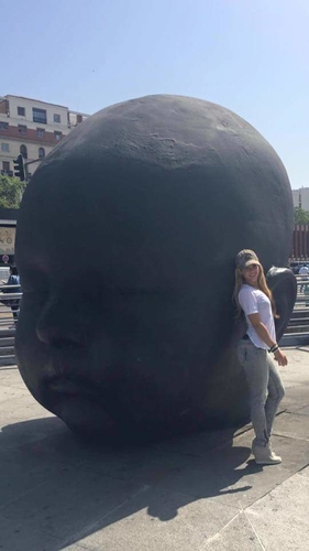 24 de Junho de 2016 - Com uma orelha gigante em Madrid! Shak

With a giant ear in Madrid! Shak 
