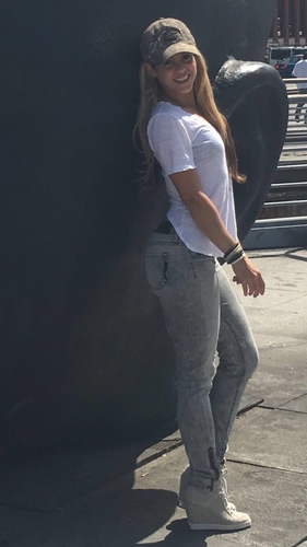 24 de Junho de 2016 - Com uma orelha gigante em Madrid! Shak

With a giant ear in Madrid! Shak 
