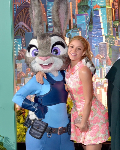 18 de Fevereiro de 2016 - Com a policial Judy Hopps! #Zootopia

With officer Judy Hopps! #Zootopia 
