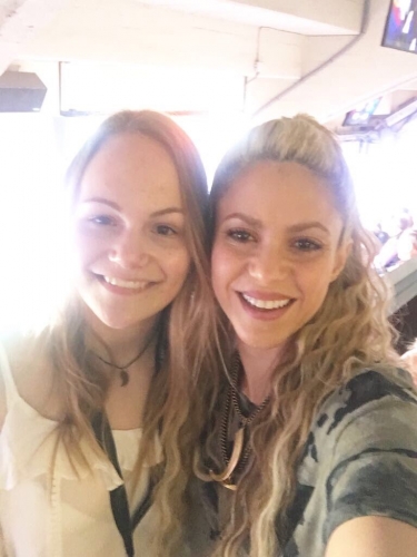 Last night at the match with Charlotte, the winner of the Chantaje contest! Shak #ChantajeChallengeContest

Last night at the match with Charlotte, the winner of the Chantaje contest! Shak #ChantajeChallengeContest
