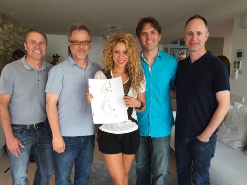10 de MarÃ§o de 2016 - #TBT quando Gazelle era um desenho em umapÃ¡gina! Shak com os diretores e produtoresde #Zootopia! ShakHQ (postado pela equipe de Shakira)

#TBT cuando Gazelle era un dibujo en una pÃ¡gina! Shak con los directores y productores de #Zootopia! ShakHQ 

#TBT to when Gazelle was just a drawing on a page! Here's Shak with the directors and producers of #Zootopiaâ€¦ ShakHQ 
