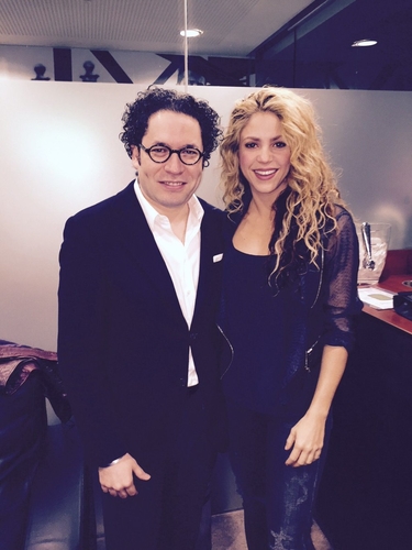 06 de Janeiro de 2016 - Com o diretor @GustavoDudamel.

With director @GustavoDudamel / Con el director Gustavo Dudamel. Shak 
