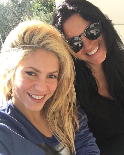 En este dÃ­a con mi gran amiga @GabyVacaGuzman. Gracias a la vida tambiÃ©n por la amistad! Shak

