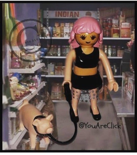 A Playmobil me in a pink wig with my friend Pig Floyd. Spot on YouAreClick #Chantaje
