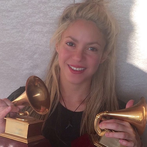 Gracias a mi pÃºblico por estos dos Grammys que tan feliz me hacen! Quiero dedicarselos a mis niÃ±os Sasha y Milan y agradecerles a Carlos Vives por ser tan buen compaÃ±ero de ruta!  A Afo Verde, a Sony, a mi equipo, y a la persona mÃ¡s importante de mi vida Gerard Pique por incentivarme a arrancar de nuevo! Los quiero muchoo!!

-Thanks to my fans for these two Grammys that have made me so happy today! I want to dedicate them to my two angels Sasha and Milan and I would like to thank Carlos Vives, Afo Verde, So
