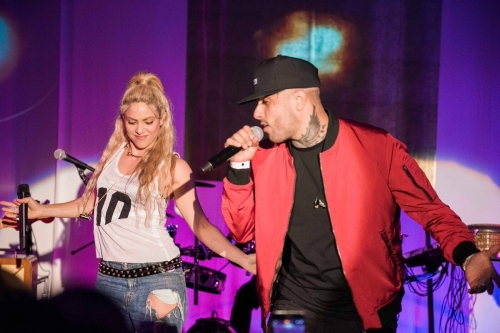 Had a great time onstage with @NickyJamPR and @PrinceRoyce last night at the El Dorado launch. What an honor! Shak

Me la pasÃ© genial en el escenario con @NickyJamPR y @PrinceRoyce anoche en el lanzamiento de El Dorado. QuÃ© honor! Shak
