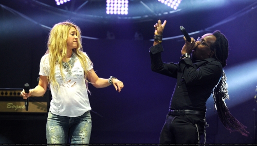 www_shakirabrasil_com00018~11.jpg