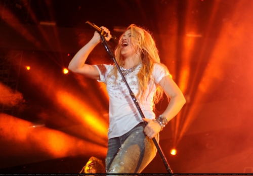 www_shakirabrasil_com00028~10.jpg