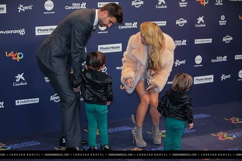www_shakirabrasil_com00033~10.jpg
