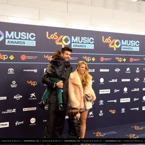 www_shakirabrasil_com00034~10.jpg