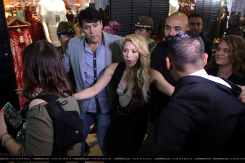 www_shakirabrasil_com00034~14.jpg