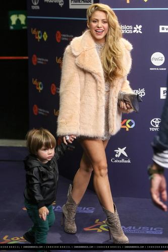 www_shakirabrasil_com00035~10.jpg