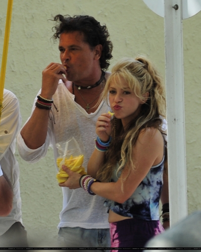 www_shakirabrasil_com0003~25.jpg