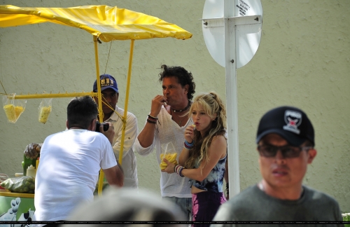 www_shakirabrasil_com0004~23.jpg