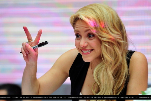 www_shakirabrasil_com00051~12.jpg