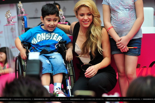 www_shakirabrasil_com00055~12.jpg