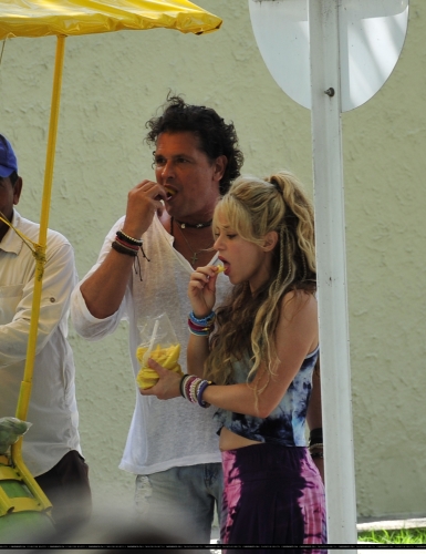 www_shakirabrasil_com0005~20.jpg