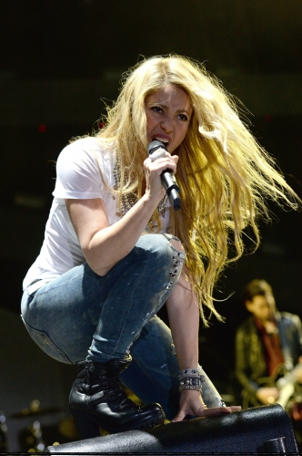 www_shakirabrasil_com00061~13.jpg
