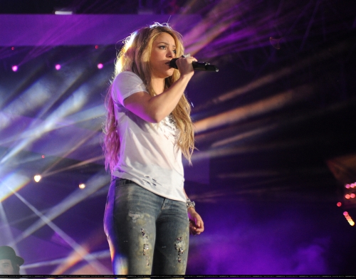 www_shakirabrasil_com00067~11.jpg