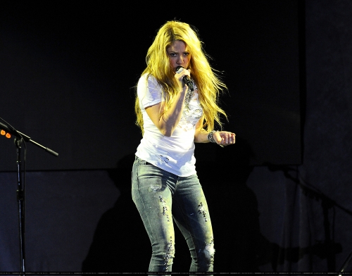 www_shakirabrasil_com00081~13.jpg