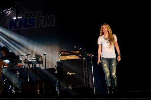 www_shakirabrasil_com00107~12.jpg