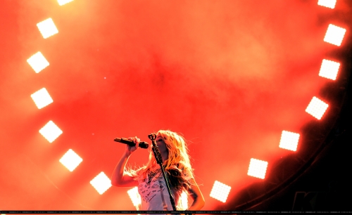 www_shakirabrasil_com00111~14.jpg