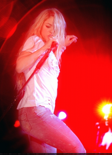 www_shakirabrasil_com00164~12.jpg