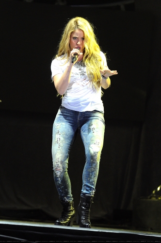 www_shakirabrasil_com00208~11.jpg