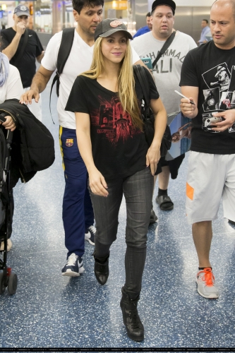 www_shakirabrasil_com0020~3.jpg
