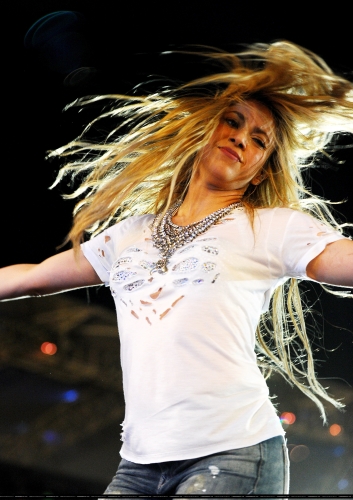 www_shakirabrasil_com00218~10.jpg