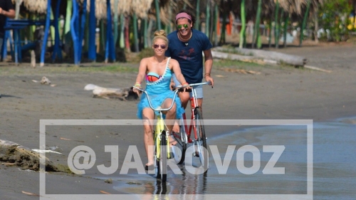 www_shakirabrasil_com0022~4.jpg