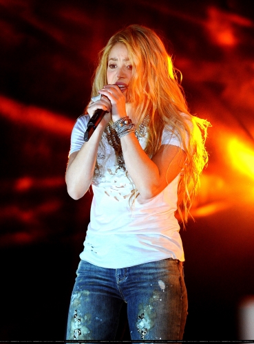 www_shakirabrasil_com00235~11.jpg