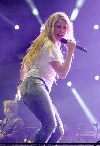 www_shakirabrasil_com00263~11.jpg