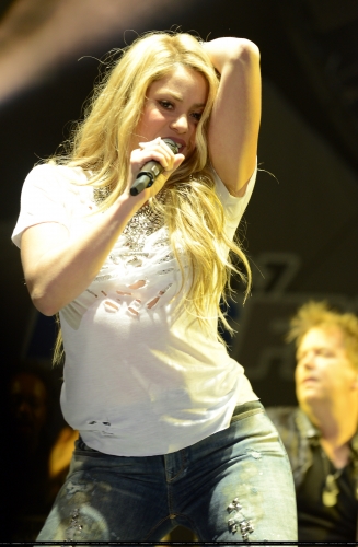 www_shakirabrasil_com00272~11.jpg