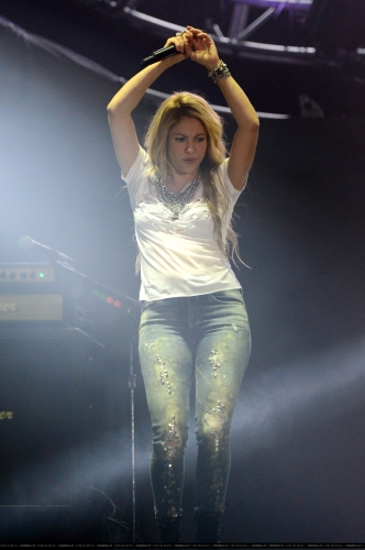 www_shakirabrasil_com00335~11.jpg
