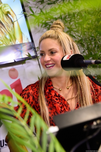 www_shakirabrasil_com_00008~2.jpg