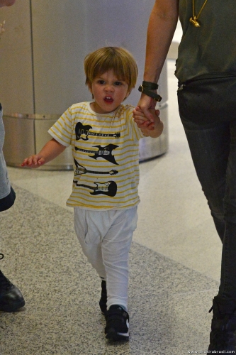 www_shakirabrasil_com_00009~3.jpg
